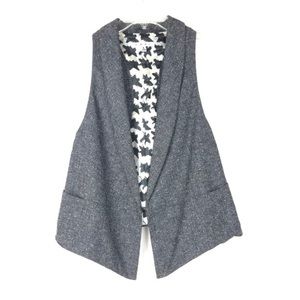 🌸 CAbi sleeveless vest style 247